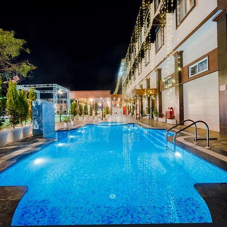 Hotel Vasdaa Grand Дехрадун Экстерьер фото