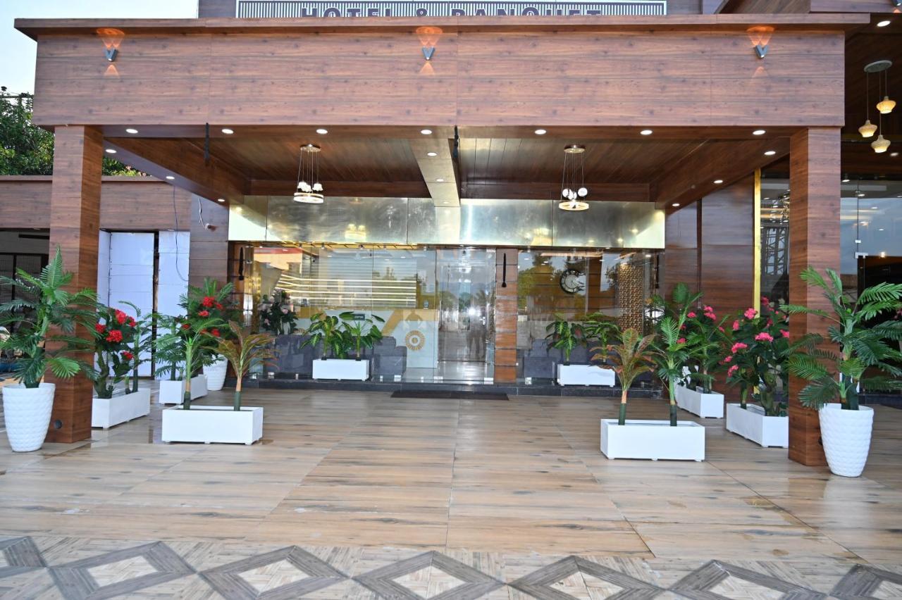Hotel Vasdaa Grand Дехрадун Экстерьер фото