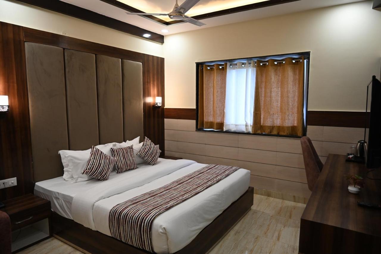 Hotel Vasdaa Grand Дехрадун Экстерьер фото