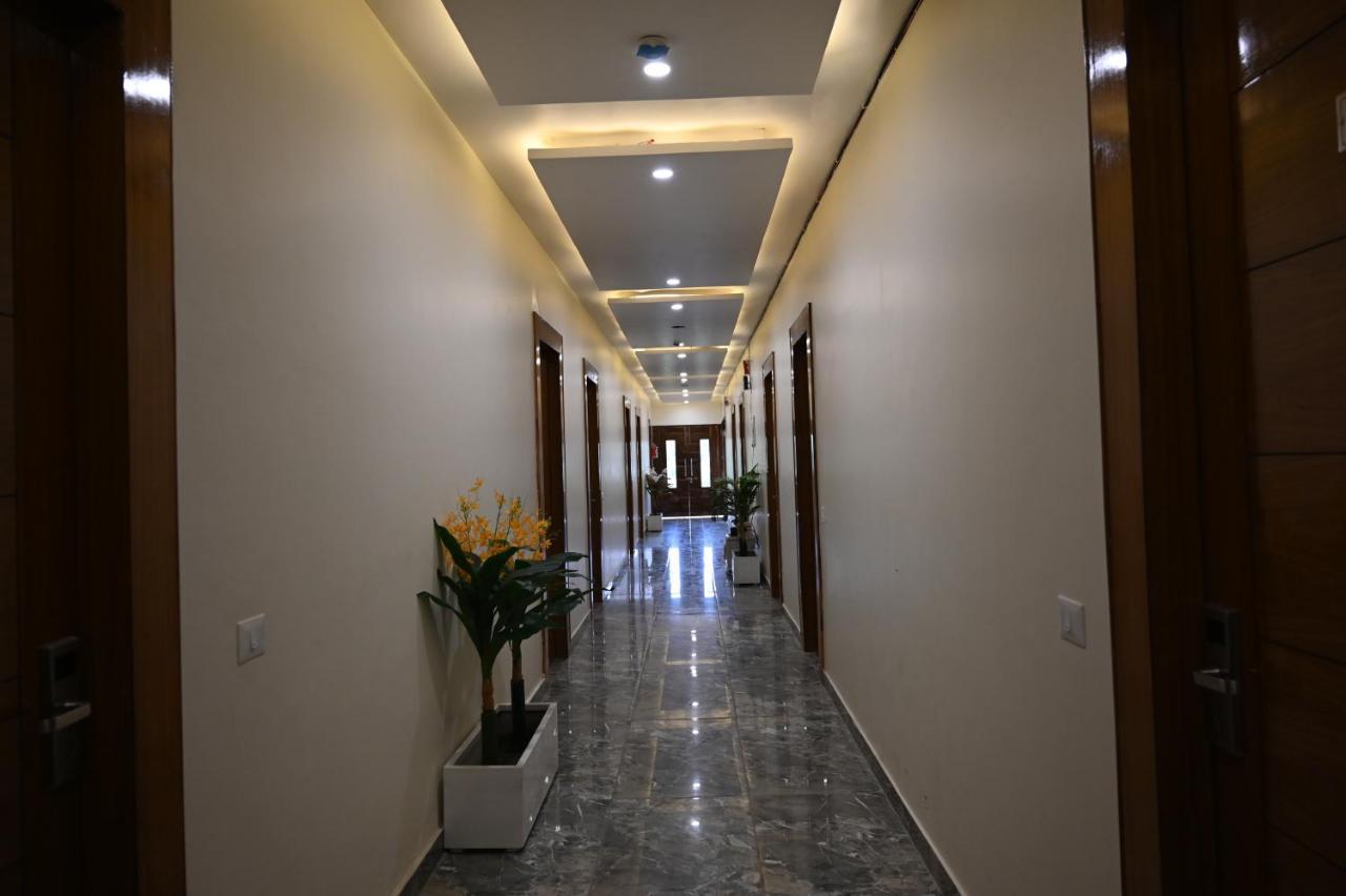 Hotel Vasdaa Grand Дехрадун Экстерьер фото