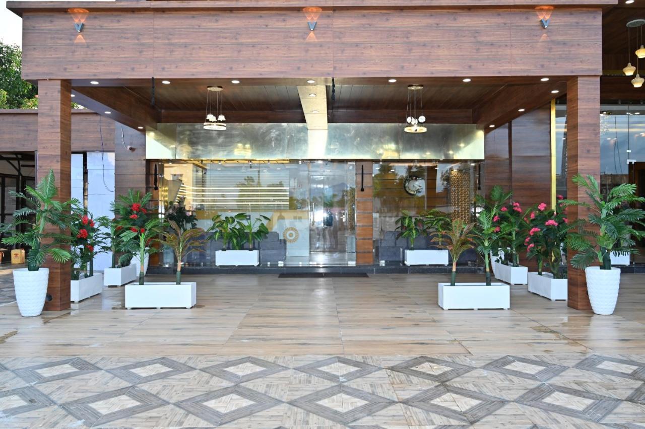 Hotel Vasdaa Grand Дехрадун Экстерьер фото