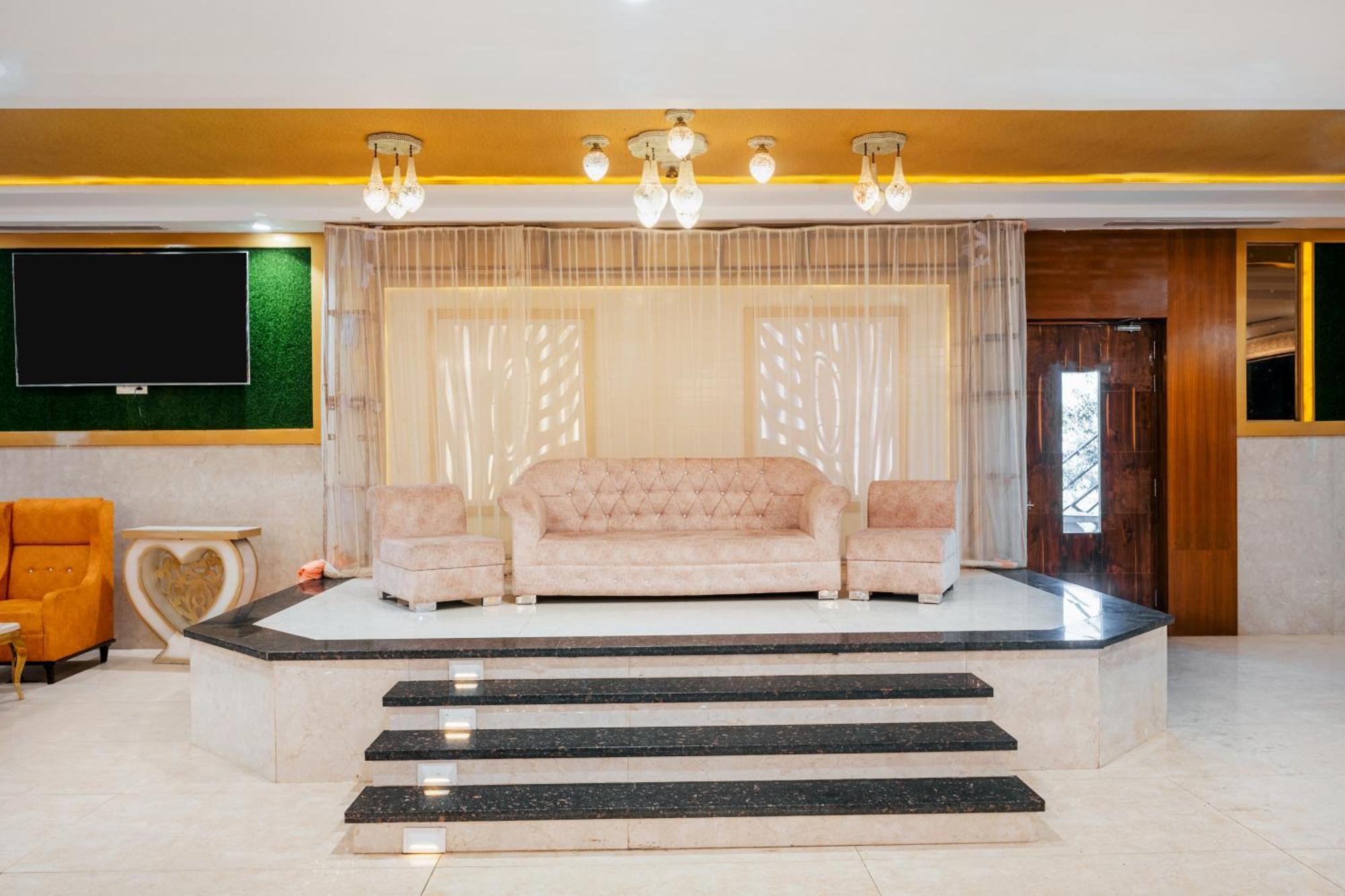Hotel Vasdaa Grand Дехрадун Экстерьер фото