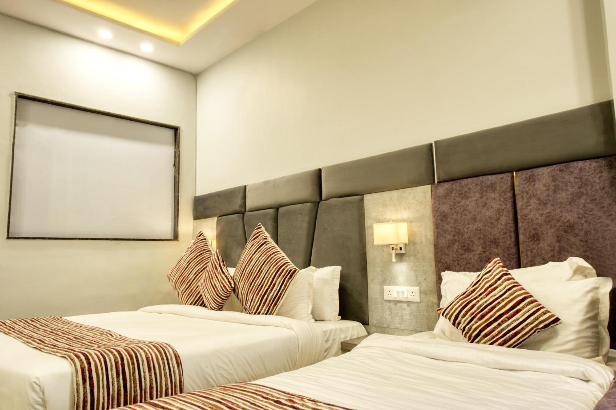 Hotel Vasdaa Grand Дехрадун Экстерьер фото