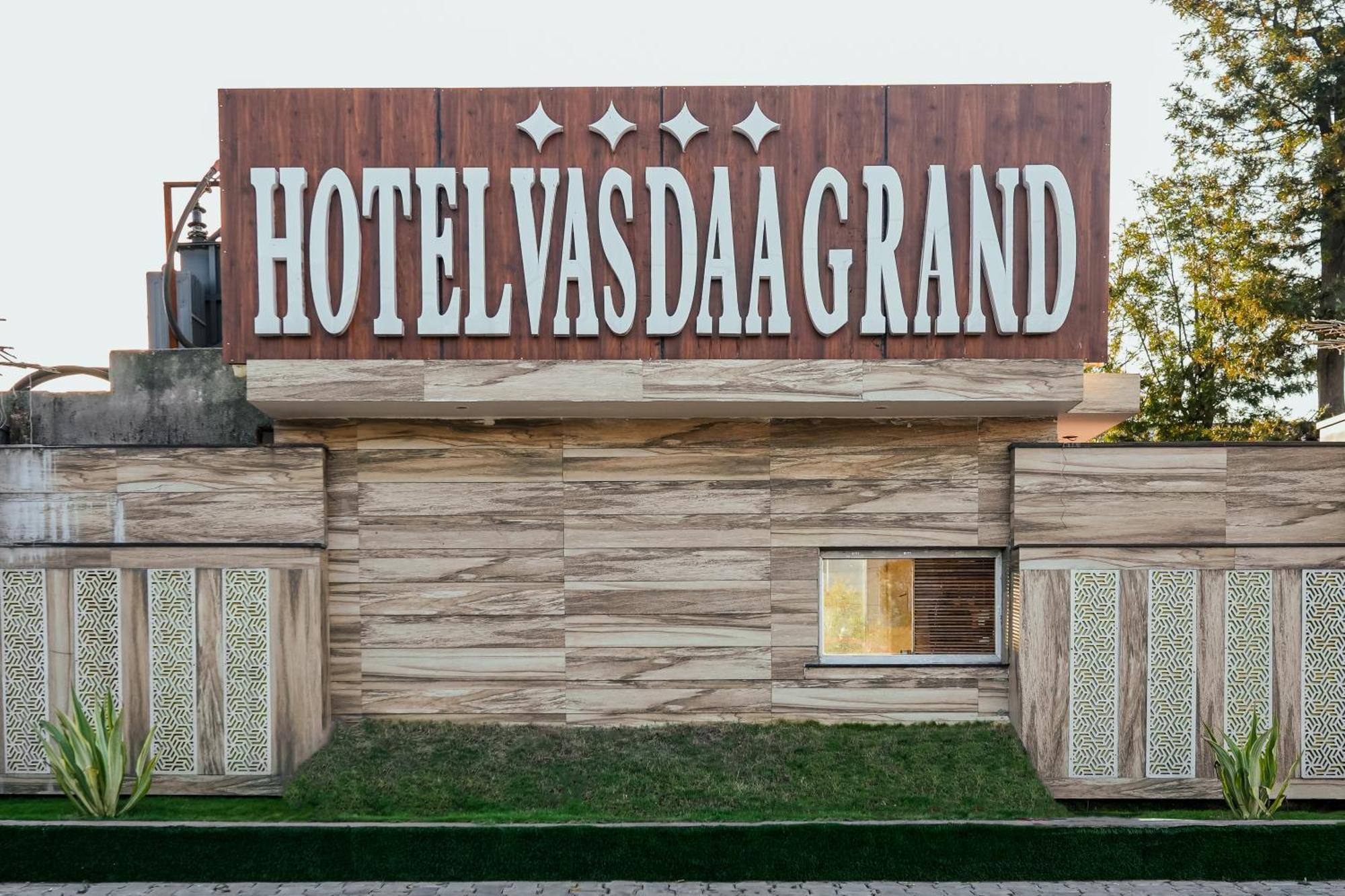 Hotel Vasdaa Grand Дехрадун Экстерьер фото