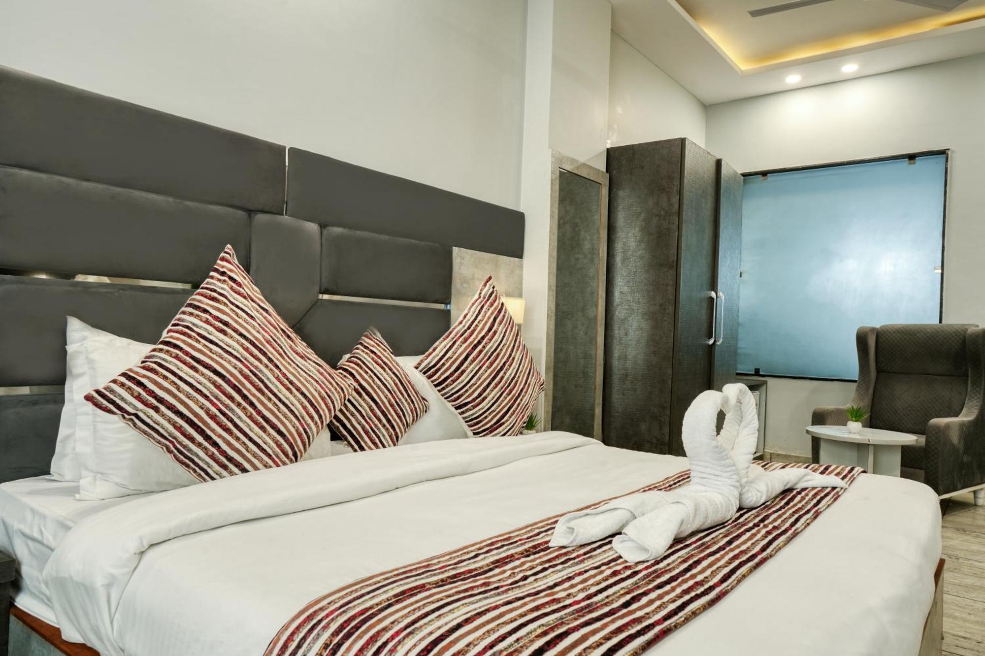 Hotel Vasdaa Grand Дехрадун Экстерьер фото