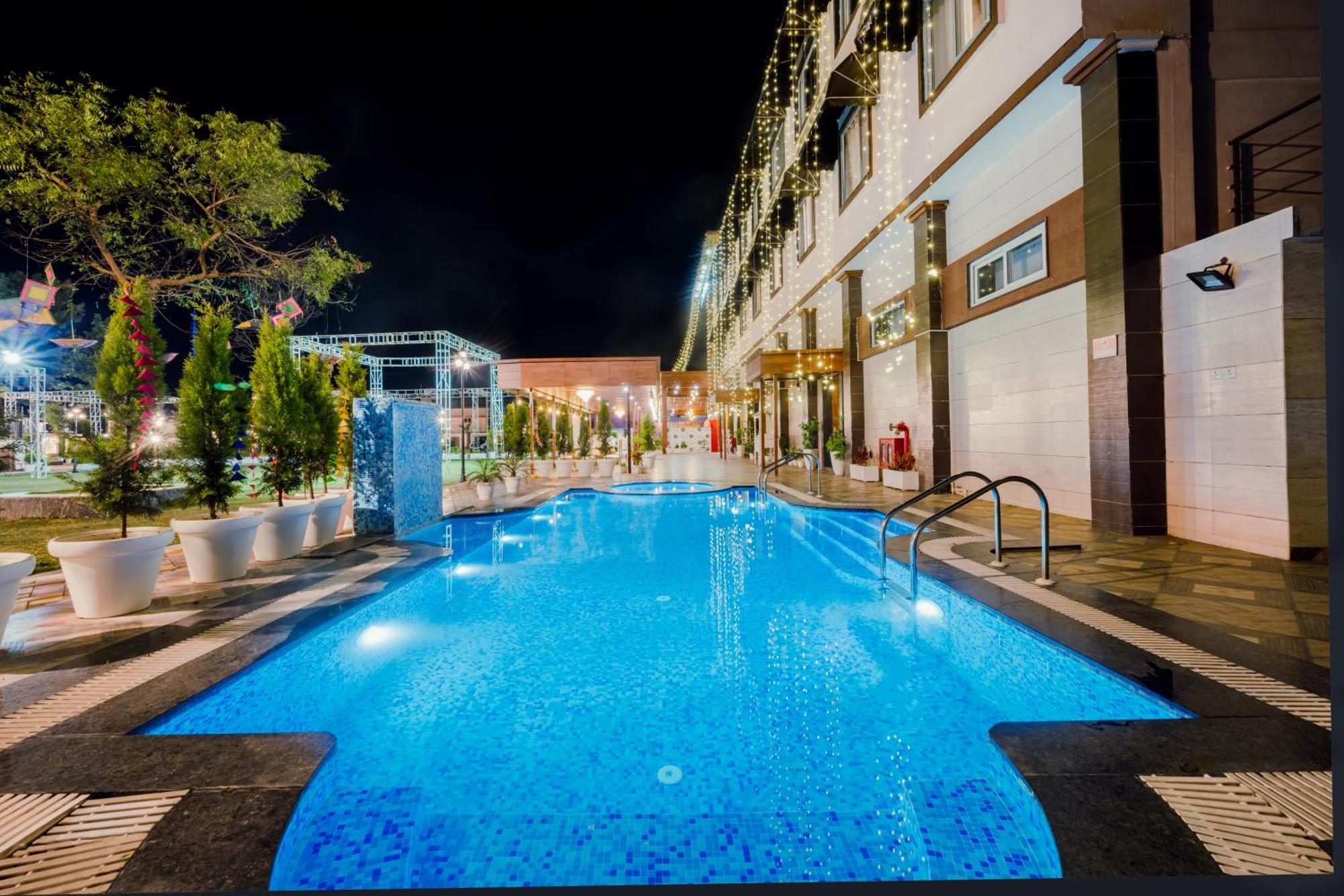 Hotel Vasdaa Grand Дехрадун Экстерьер фото