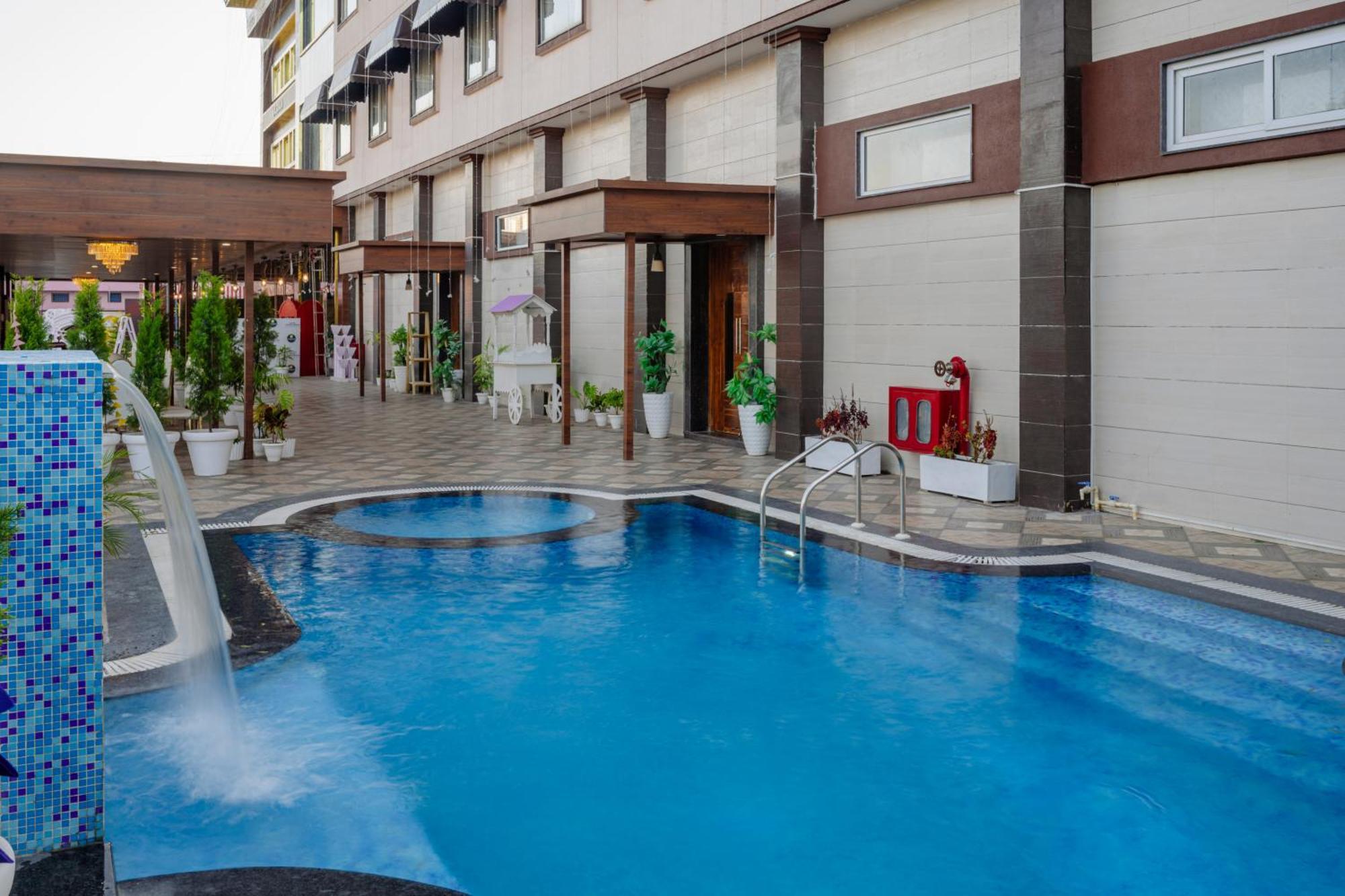 Hotel Vasdaa Grand Дехрадун Экстерьер фото