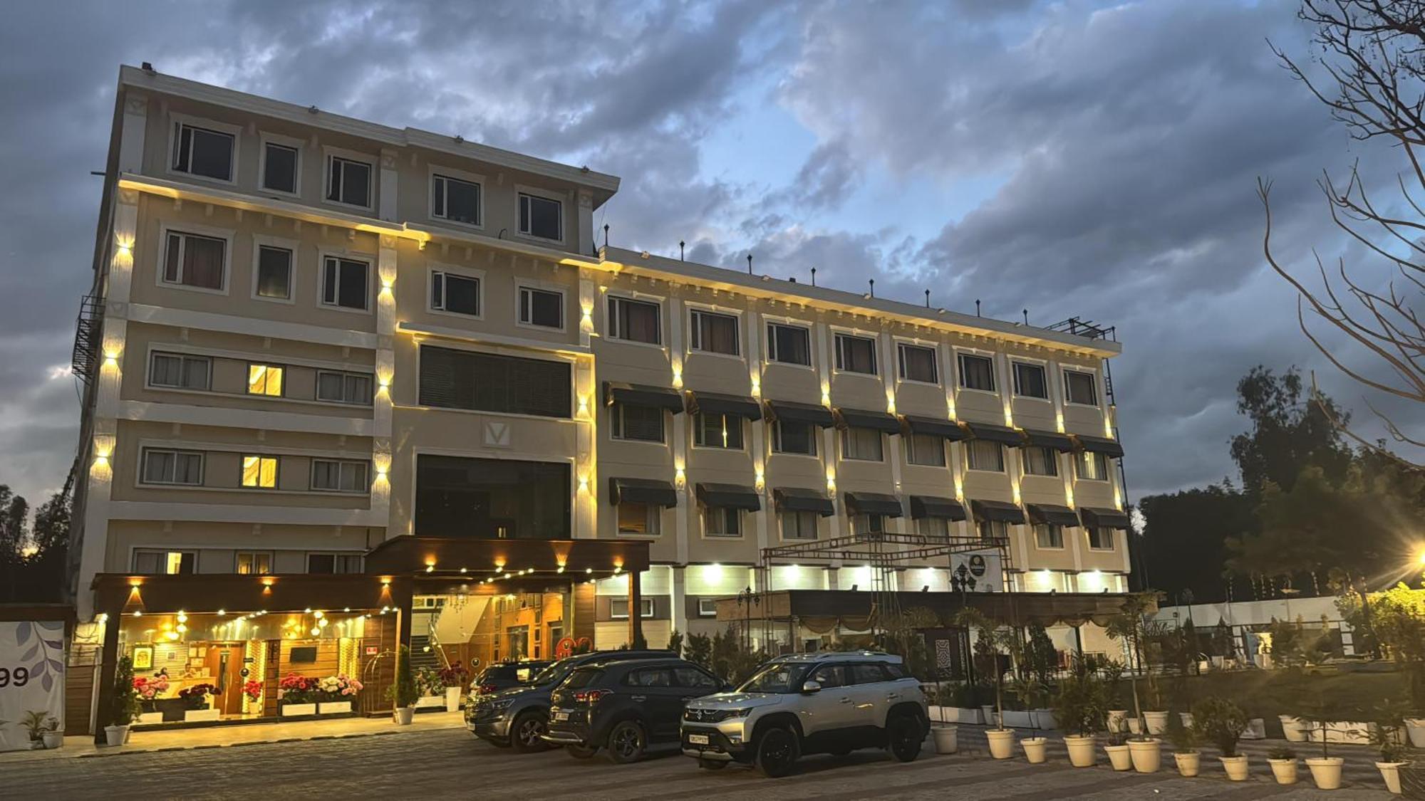 Hotel Vasdaa Grand Дехрадун Экстерьер фото
